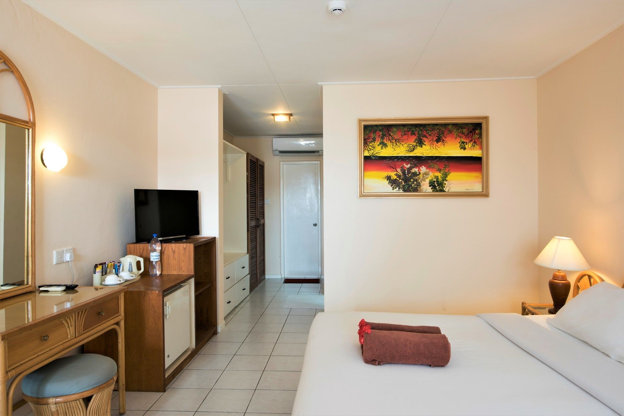 Holiday Island Resort & Spa Maamigili Island Exterior photo