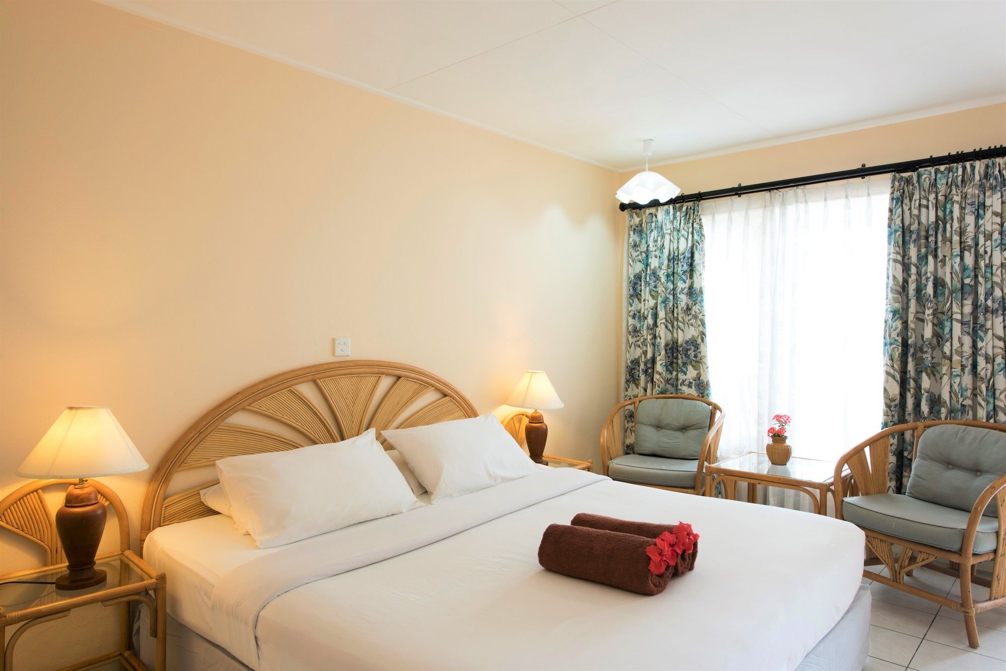 Holiday Island Resort & Spa Maamigili Island Exterior photo