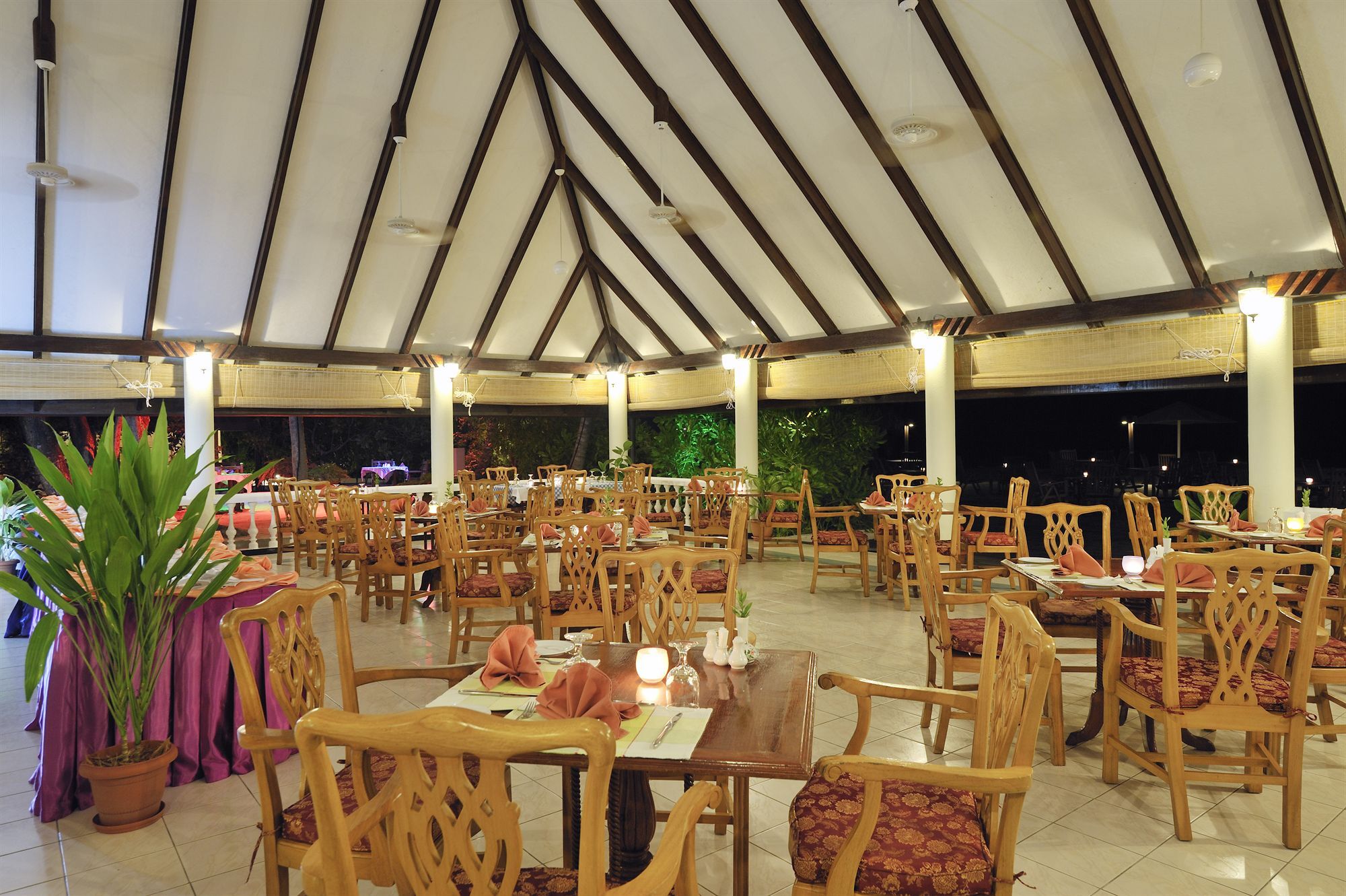 Holiday Island Resort & Spa Maamigili Island Exterior photo