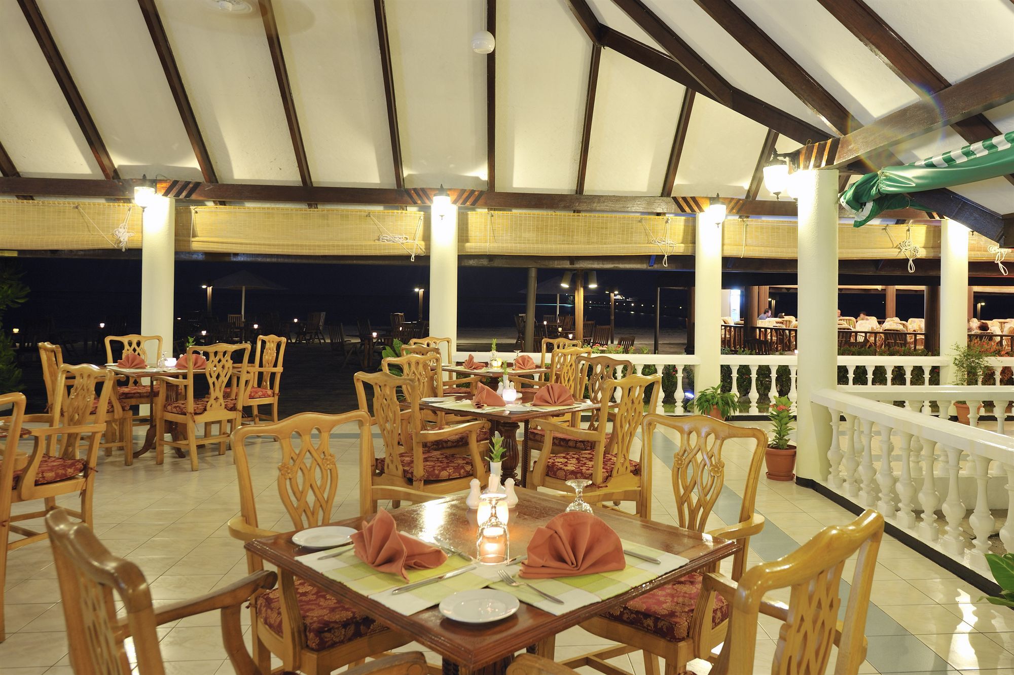 Holiday Island Resort & Spa Maamigili Island Exterior photo